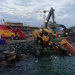 Dumpers bärgas ur vattnet